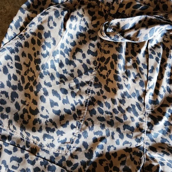 NWT aerie tan and black leopard print shorts size womans xs - Picture 3 of 9